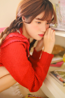 女生下面有几个洞